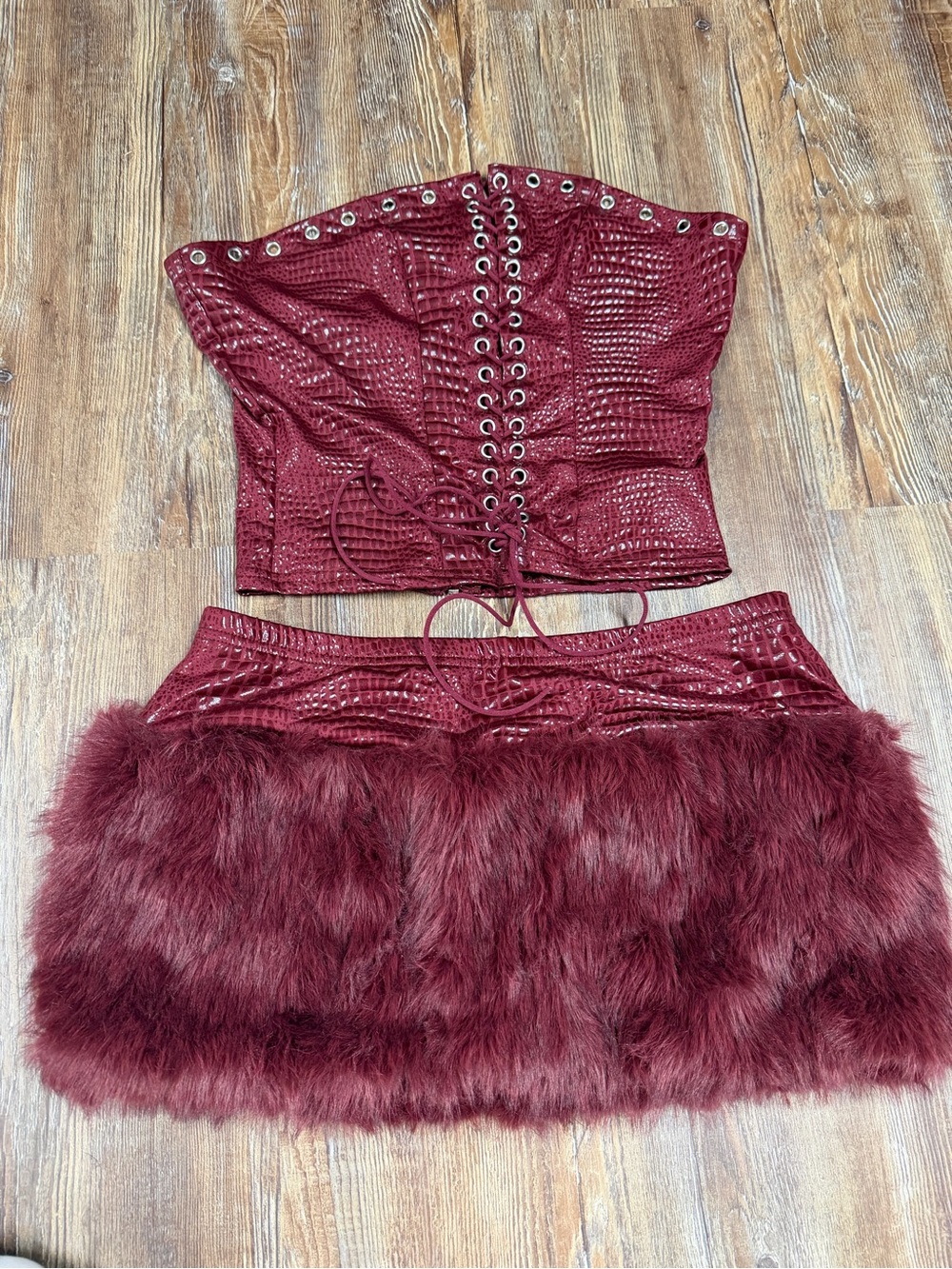 Burgundy faux fur mini skirt and corset set in a S